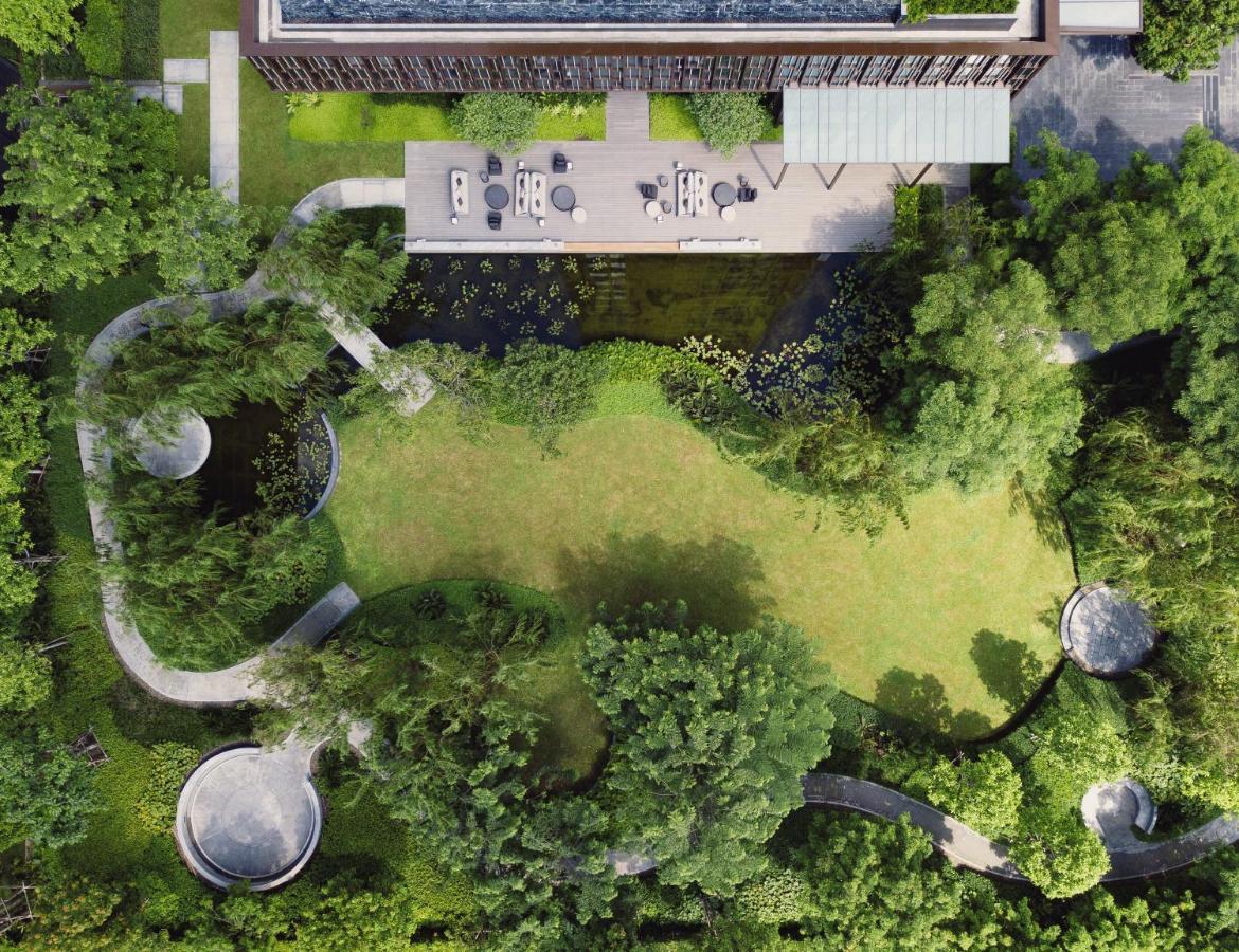 Kimpton Maa-Lai Bangkok By Ihg Banguecoque Exterior foto Aerial view of the garden