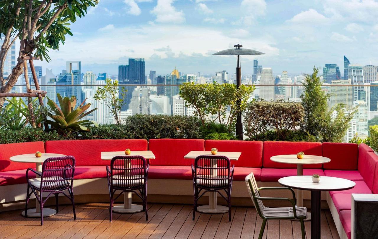 Kimpton Maa-Lai Bangkok By Ihg Banguecoque Exterior foto The rooftop bar at the hotel