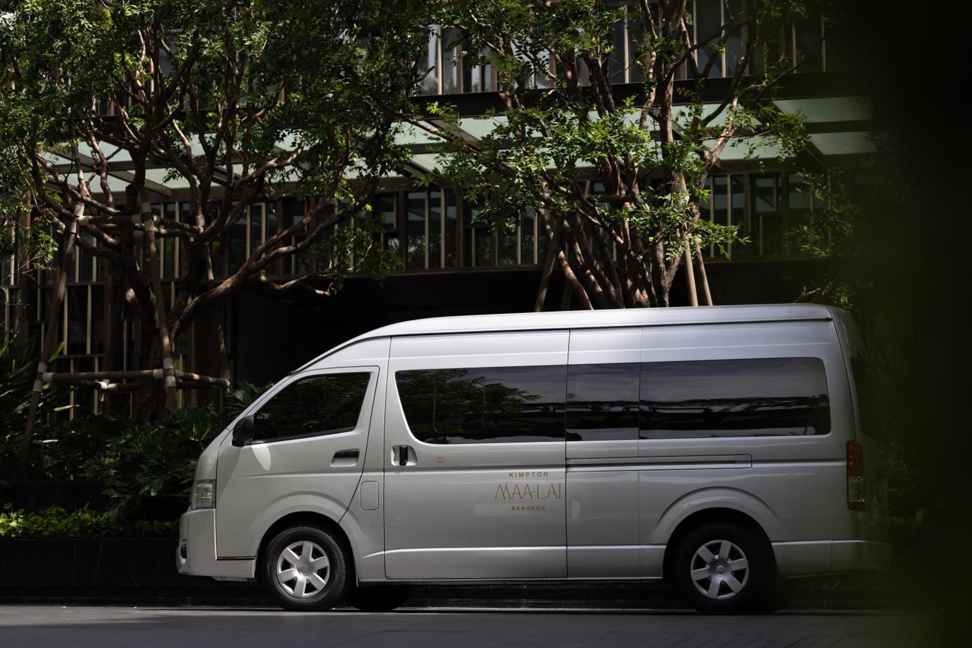 Kimpton Maa-Lai Bangkok By Ihg Banguecoque Exterior foto Toyota HiAce
